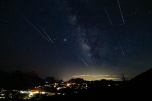 Read more about the article Mysterious Meteor Shower Lights Up the Night Sky in USA